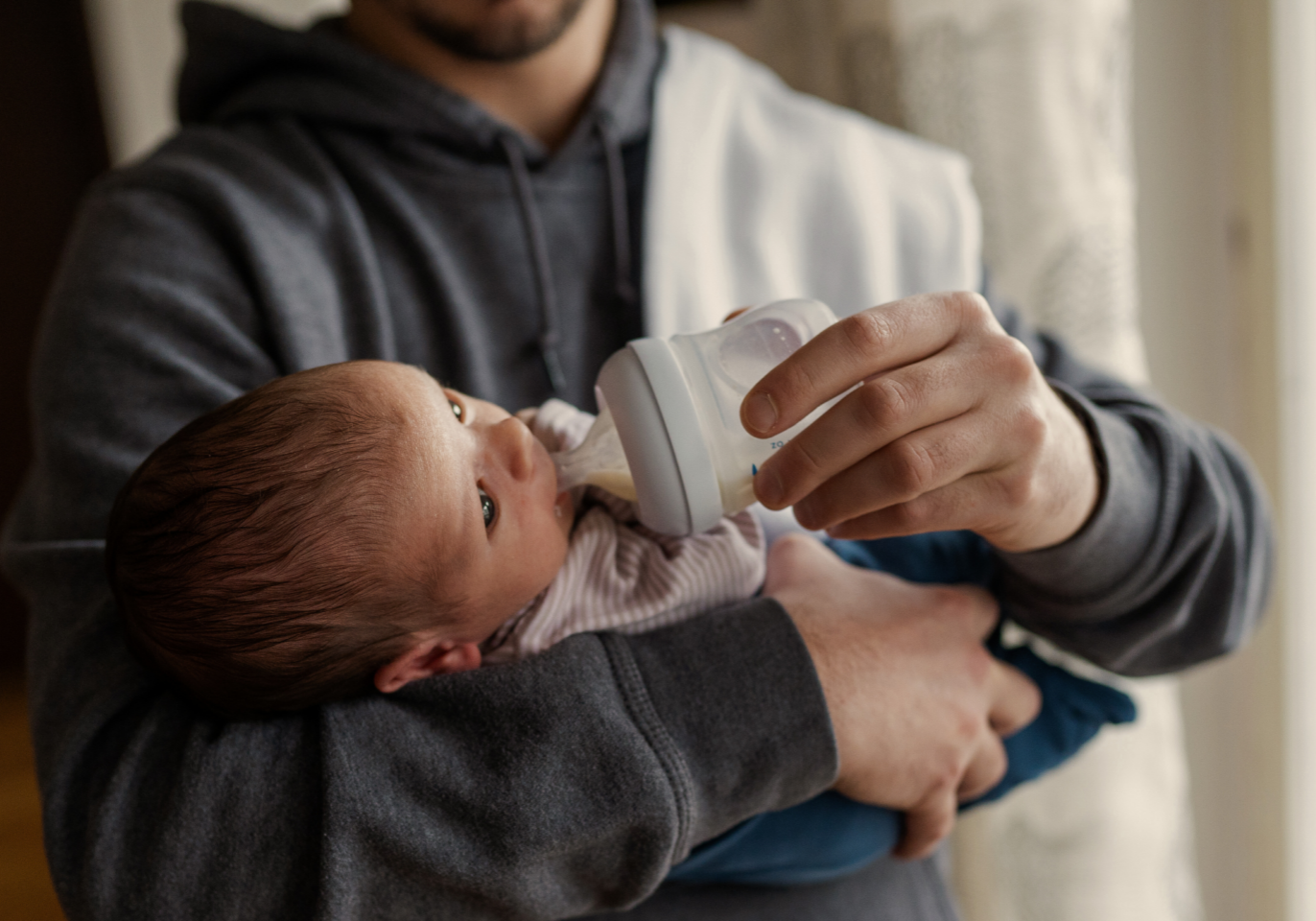 bottle feeding dad
